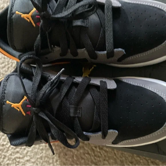 Jordan 1s - Picture 2 of 12